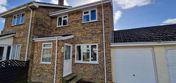 3 bedroom semi-detached house to rent