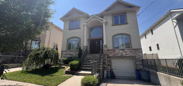 36 Dimarco Pl, Staten Island, NY 10306