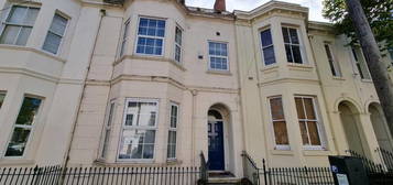 6 bedroom terraced house