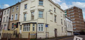 Flat to rent in Parrock Street, Gravesend, Kent DA12