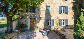 Magnifique Mas entre campagne et centre village avec piscine et jardin arboré à Sainte Cécile les Vignes - Provence EXCLUSIVITE