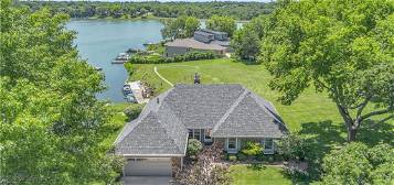 10719 NW 76th St, Weatherby Lake, MO 64152
