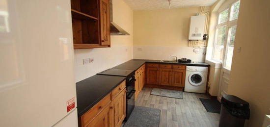 Terraced house to rent in Howard Road, Leicester LE2