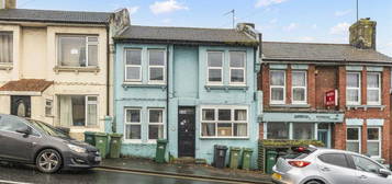 5 bedroom terraced house