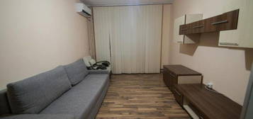 Gorjului - 2 min metrou, Apartament 3 Camere Decomandat, Centrala termica