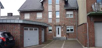 Attraktive 2-Zimmer-Wohnung mit gehobener Innenausstattung mit Balkon und EBK in Hückelhoven