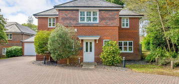 5 bedroom detached house