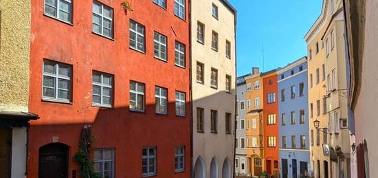 Interessantes Arkaden-Altstadthaus mit Potenzial in Südausrichtung am Fuße der Burg!