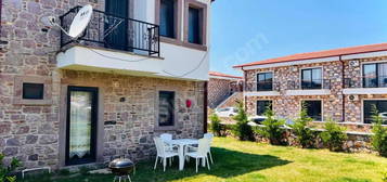 Ayvalık Küçükköy'de - Mayıs Ayına Kadar Kiralık - Bahçeli Taş Ev