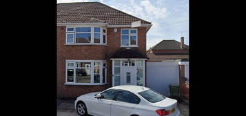 3 bed semi-detached house to rent