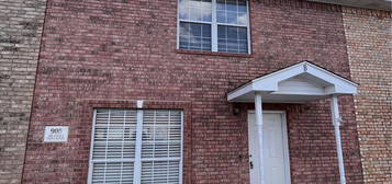 900 29th St APT B, Canyon, TX 79015