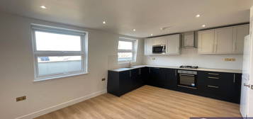 Flat to rent in Kidderminster Road, Croydon CR0