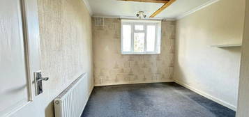 Flat to rent in Longbridge Road, Barking, Essex IG11