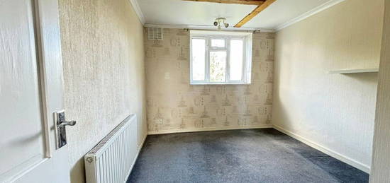 Flat to rent in Longbridge Road, Barking, Essex IG11