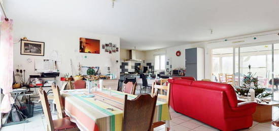 Maison de 150m2 avec 4 chambres, avec parking à Saintes