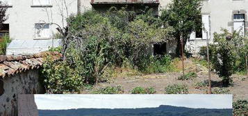 MAISON DE BOURG avec grand garage et jardin sur l’arrière