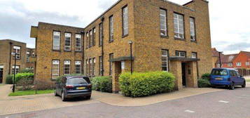 Flat to rent in Johnson Court, Rochford SS4