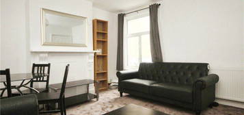 Flat to rent in Carminia Road, London SW17