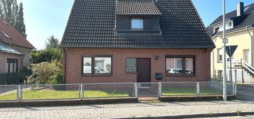 PURNHAGEN-IMMOBILIEN -  Freistehendes Einfamilienhaus mit Garage in ruhiger Lage von Bremen-Blumenthal