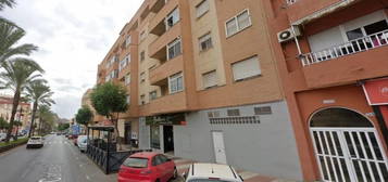 Piso en venta en Plaza Los Alamos, Aguadulce Sur