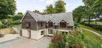 4 bed detached house for sale