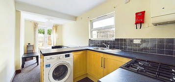 5 bedroom terraced house to rent