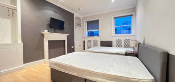 Flat to rent in Upper Berkeley Street, Marylebone W1H