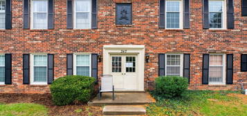 247 Salisbury Sq #103, Louisville, KY 40207