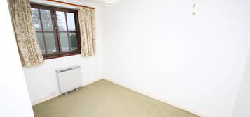 Flat for sale in Magpie Hall Lane, Bromley BR2