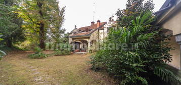 Villa bifamiliare via Isaia Bianco 56, Centro, Somma Lombardo