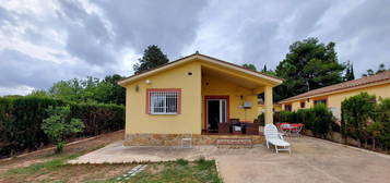 Alquiler de  Casa o chalet independiente en  Urbanización Altury 18, 2