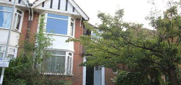 Flat to rent in Lower Queens Road, Ashford TN24