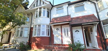 Flat to rent in Braemar Avenue, Neasden NW10