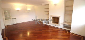 Visite este excepcional apartamento T3 em Oeiras