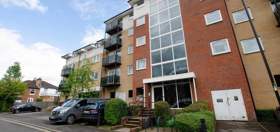 Flat to rent in Seacole Gardens, Shirley, Southampton SO16