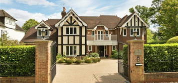 6 bedroom detached house