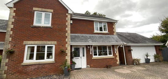 4 bed detached house for sale