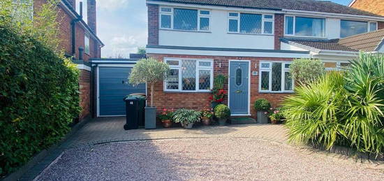 3 bedroom semi-detached house to rent