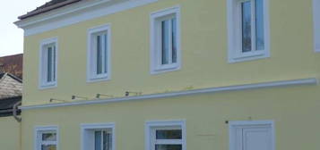 Sehr schöne und neu renovierte Mietwohnung mit zwei Terrassen in sehr guter zentraler Lage in 2700 Wiener Neustadt