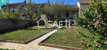 Maison avec deux logements au cœur du village de Maurs