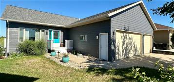 230 River View Dr, Pierre, SD 57501