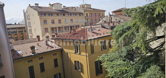 Bilocale Mura di Porta San Felice 5, San Felice, Bologna