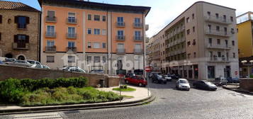 Trilocale piazza Paolo Emilio Papiniano, Centro Storico, Benevento