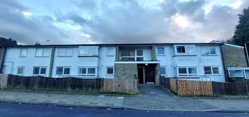 Flat to rent in Elizabeth Way, Orpington BR5