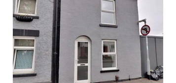 2 bed end terrace house to rent