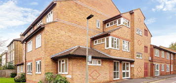 Flat for sale in Willow Tree Walk, Bromley BR1