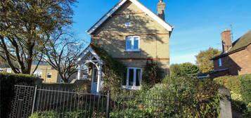 2 bed detached house for sale