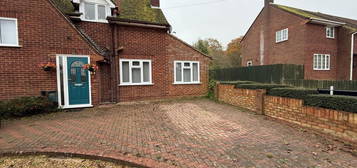 Flat to rent in Highfield Park, Wargrave, Reading, Berkshire RG10