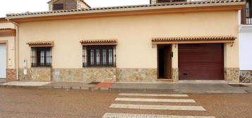 Chalet en Valdelacalzada