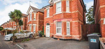 6 bedroom detached house